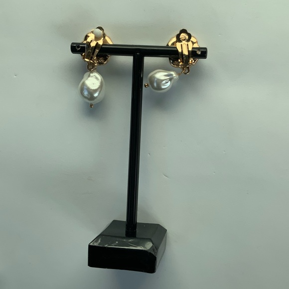 Nordstrom Cluster Imitation Pearl Clip-On Earrings - Picture 4 of 10